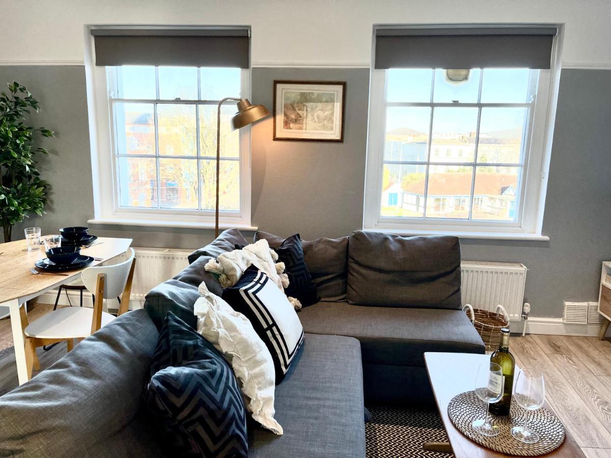 Am Living - Cheltenham Town Centre - St Georges Square Phòng bức ảnh